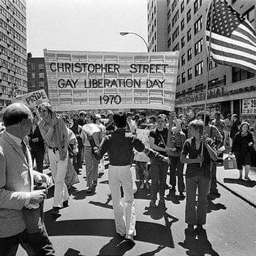 Photo d'archives de la première commémoration de l'anniversaire des émeutes de Stonewall