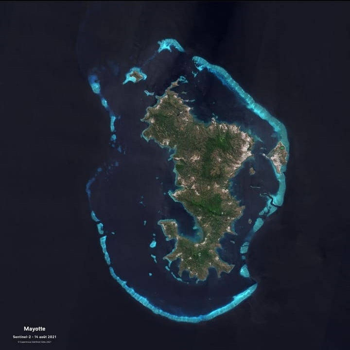Photo satellite de l'île de Mayotte (Océan Indien). Elle date du 14 août 2021.