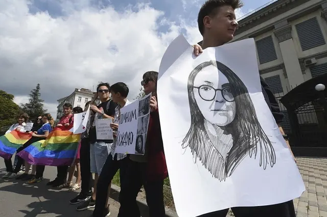 Photo de militants et proches de Yelena qui manifeste contre sa mort. 