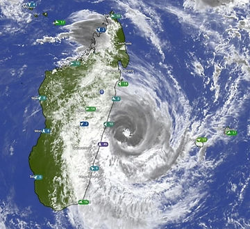 Photo météorologique montrant le cyclone Batsirai qui fonce sur l'ile de Madagascar. 